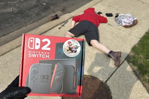 「スイッチ2安く買えたぜ!」目の前には荷物ぶちまけ倒れた人…インパクト抜群の1枚が話題に 画像
